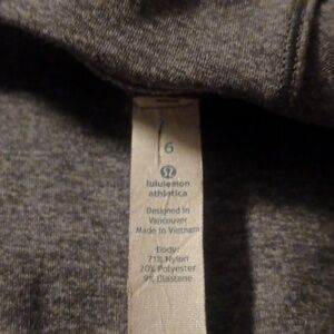 Lululemon fitted long sleeve top size 6 and grey color
